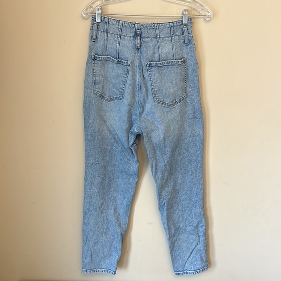Dynamite Cindy Super High Rise Light Wash Jeans size 28 - Picture 3 of 9